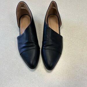 New never worn flats in black leather size 8
